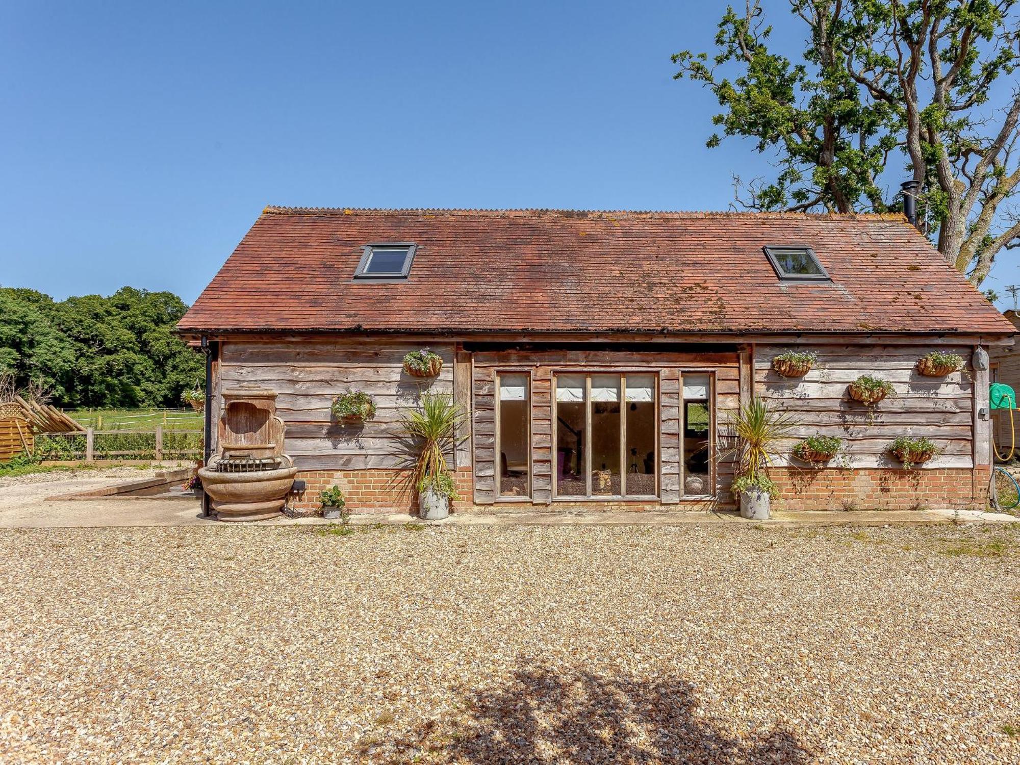 Вилла The Barn Coldwaltham Экстерьер фото