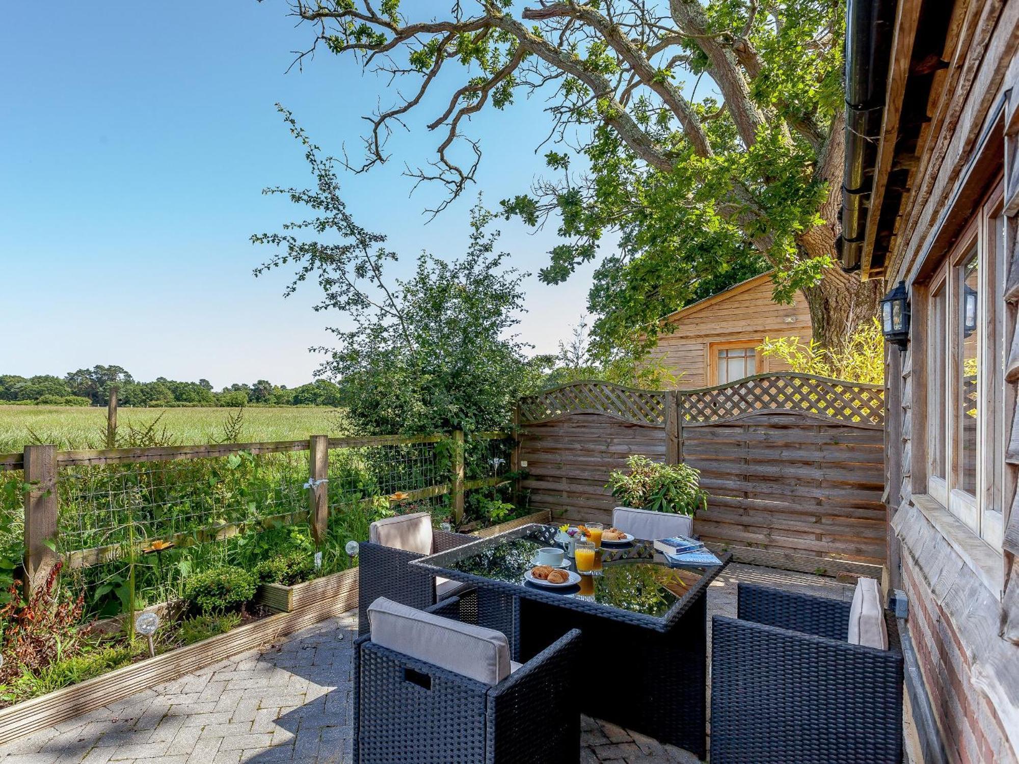 Вилла The Barn Coldwaltham Экстерьер фото